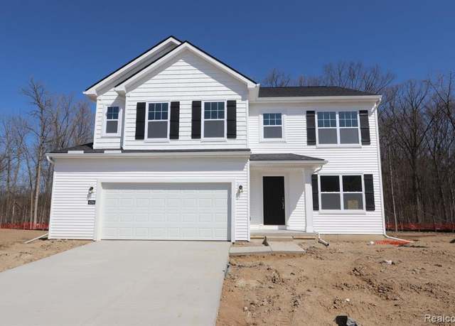 Property at 4294 Oak St, Grand Blanc, MI 48439, 4 beds, 2.5 baths