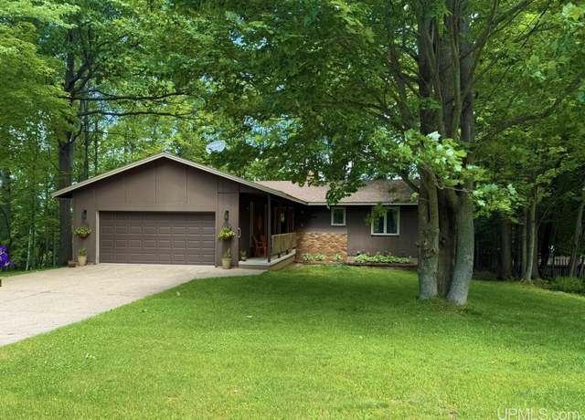 Property at 714 W Jacker Ave, Houghton, MI 49931, 2 beds, 1.5 baths