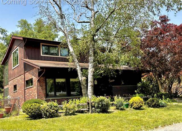 Property at 20345 Maplewood St, Livonia, MI 48152 2072, 3 beds, 2.5 baths