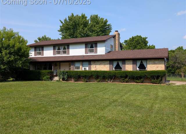 Property at 1391 Dye Krest Cir, Flint, MI 48532 2224, 4 beds, 2.5 baths