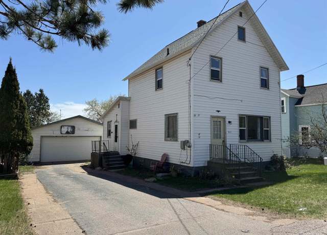 Property at 643 S Pine St, Ishpeming, MI 49849, 3 beds, 1.5 baths