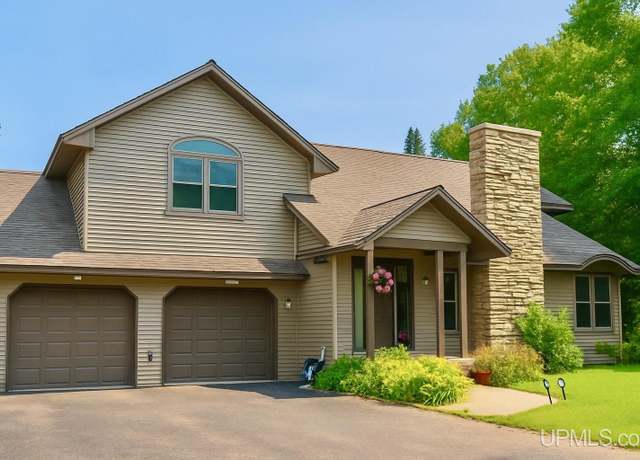 Property at 1001 Birch St, Houghton, MI 49931, 4 beds, 3 baths