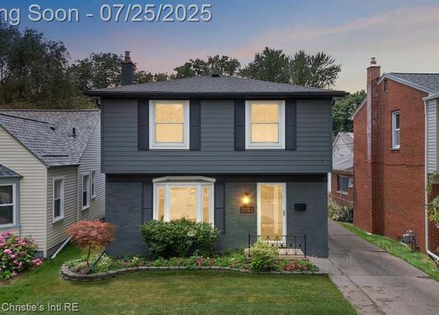 Property at 2023 Roslyn Rd, Grosse Pointe Woods, MI 48236 1049, 3 beds, 1.5 baths