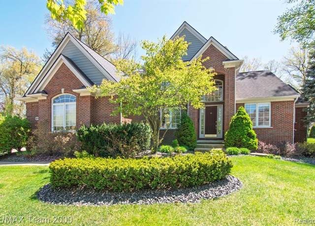 Property at 194 W REED Lk, Commerce, MI 48390 1289, 4 beds, 3.5 baths