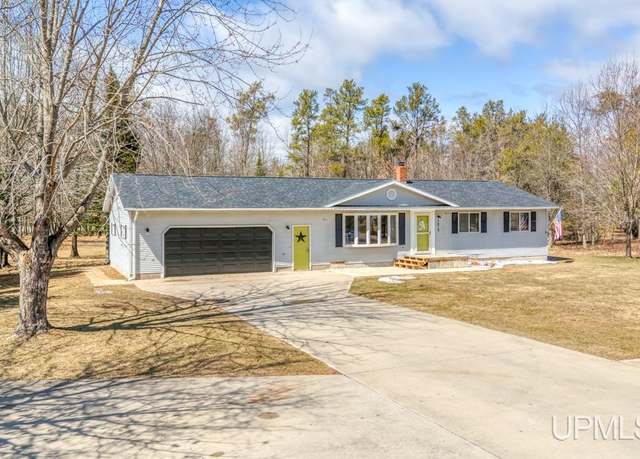Property at 7815 N Lake Bluff O.5 Dr, Gladstone, MI 49837, 3 beds, 1.5 baths