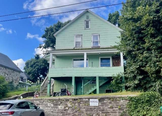Property at 615 W Baraga Ave, Marquette, MI 49855, 4 beds, 2 baths