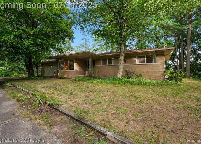 Property at 1035 Nakomis Trl, Lake Orion, MI 48362 1336, 3 beds, 2 baths
