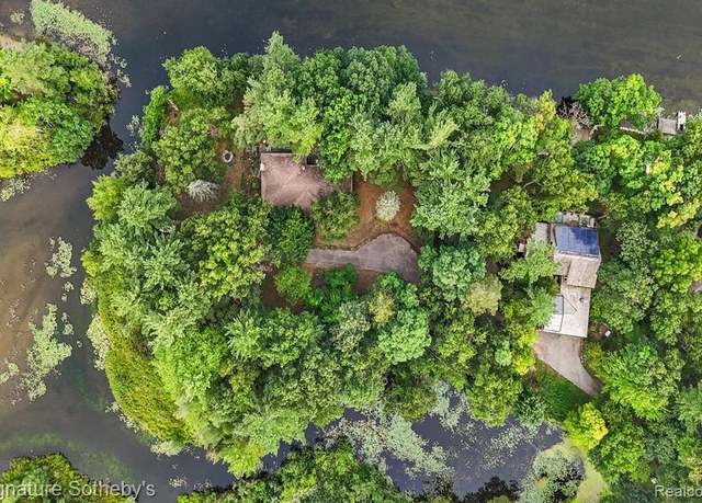 Property at 1035 Nakomis Trl, Lake Orion, MI 48362 1336, 3 beds, 2 baths