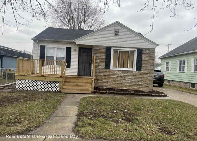 Property at 2210 S Niagara St, Saginaw, MI 48602, 2 beds, 1 bath