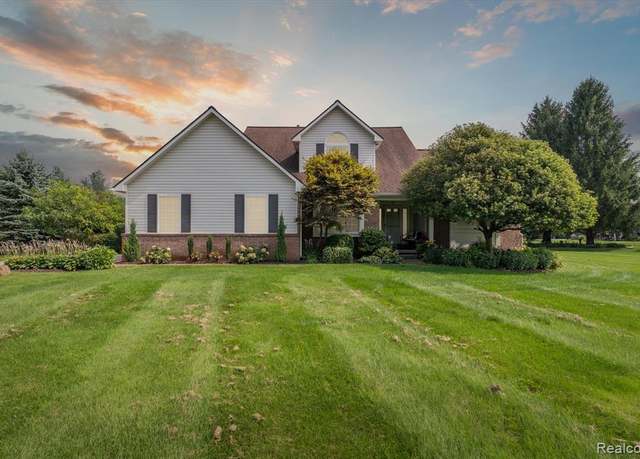 Property at 133 Zeer Blvd, Clarkston, MI 48348 1486, 4 beds, 2.5 baths