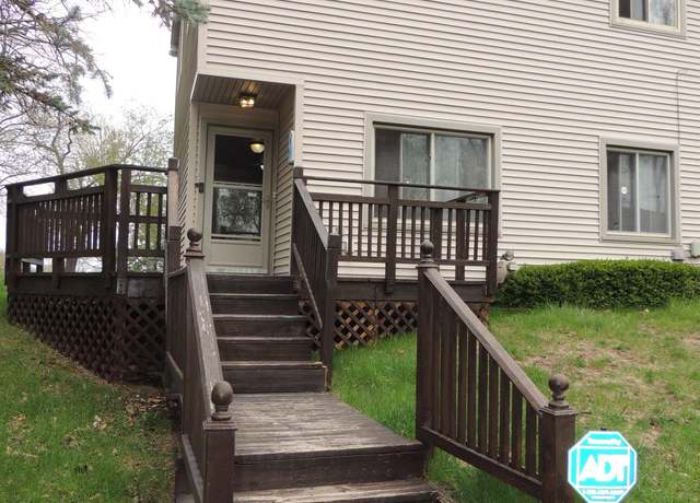 Property at 123 S Winding Dr, Waterford, MI 48328, 3 beds, 2 baths