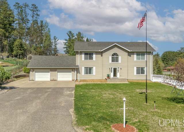 Property at 1000 N Evergreen Dr, Iron Mountain, MI 49801, 5 beds, 3.5 baths