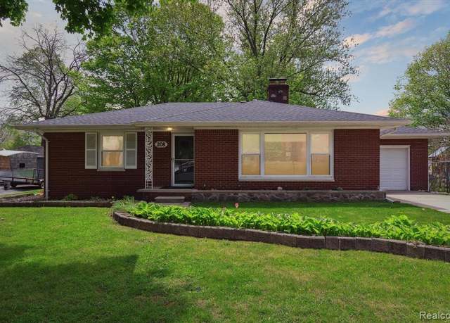 Property at 208 E SAINT CLAIR St, Almont, MI 48003, 2 beds, 1 bath