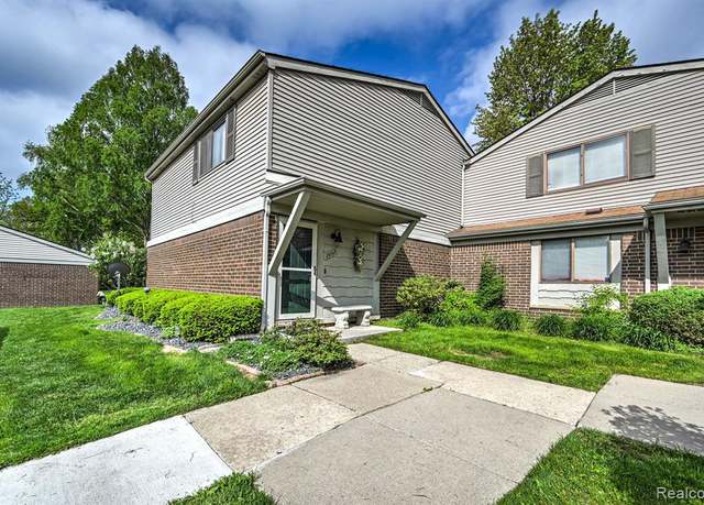 Property at 29765 FARMBROOK VILLA Ln, Southfield, MI 48034 1040, 3 beds, 2.5 baths