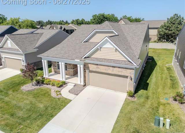 Property at 38731 Chasewood Ct, Farmington Hills, MI 48335, 2 beds, 2 baths