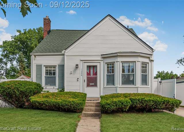 Property at 1386 W Saratoga St, Ferndale, MI 48220 1658, 3 beds, 2.5 baths