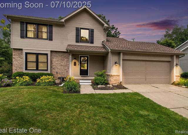 Property at 964 Abbey Ln, Milford, MI 48381 1004, 4 beds, 2 baths