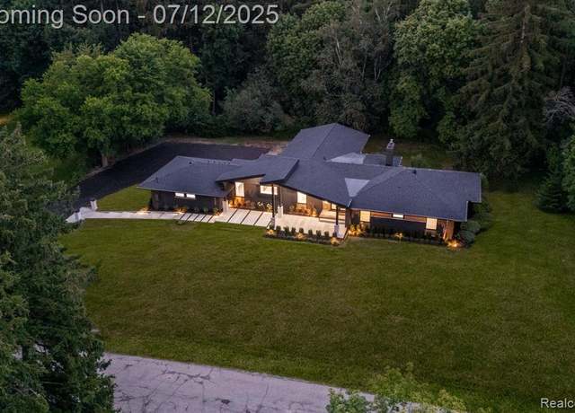 Property at 3539 Walbri Dr, Bloomfield Hills, MI 48304, 3 beds, 3.5 baths