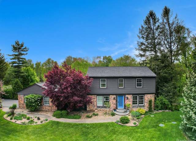 Property at 6457 Grand Circle Dr, Brighton, MI 48116, 3 beds, 2.5 baths