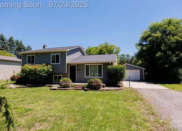 Property at 9420 Denton Hill Rd, Fenton, MI 48430 8404, 3 beds, 1 bath