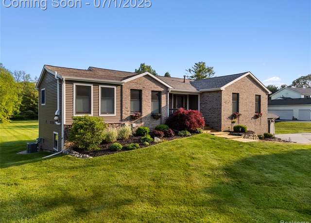 Property at 5131 Navajo Trl, Pinckney, MI 48169 9397, 4 beds, 3.5 baths