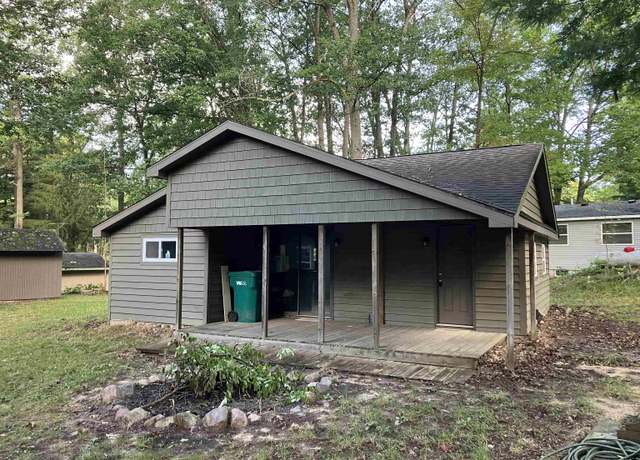 Property at 5341 Ferndale St, Harrison, MI 48625, 2 beds, 1 bath