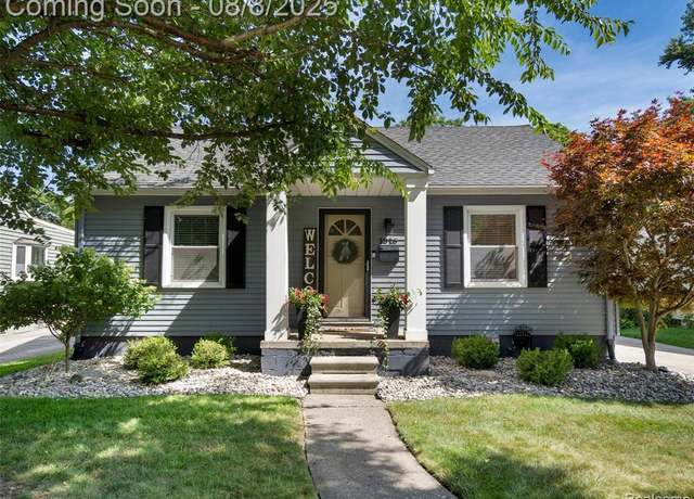 Property at 1016 Woodsboro Dr, Royal Oak, MI 48067 4350, 2 beds, 2 baths