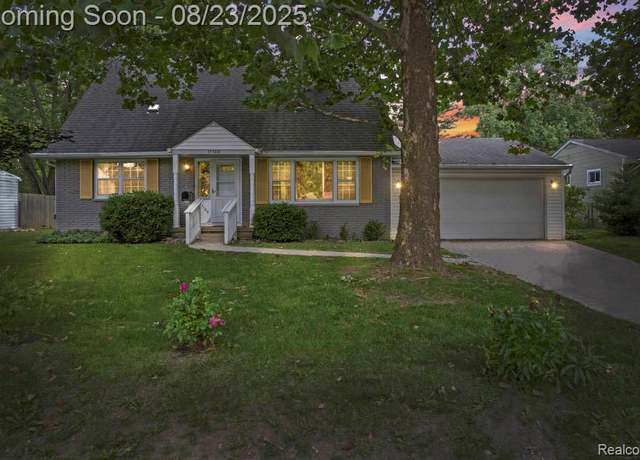 Property at 11169 Riverview Dr, Grand Blanc, MI 48439 1046, 5 beds, 2 baths