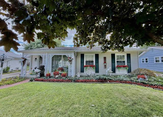 Property at 961 Jefferson Ct, Monroe, MI 48161, 3 beds, 1.5 baths