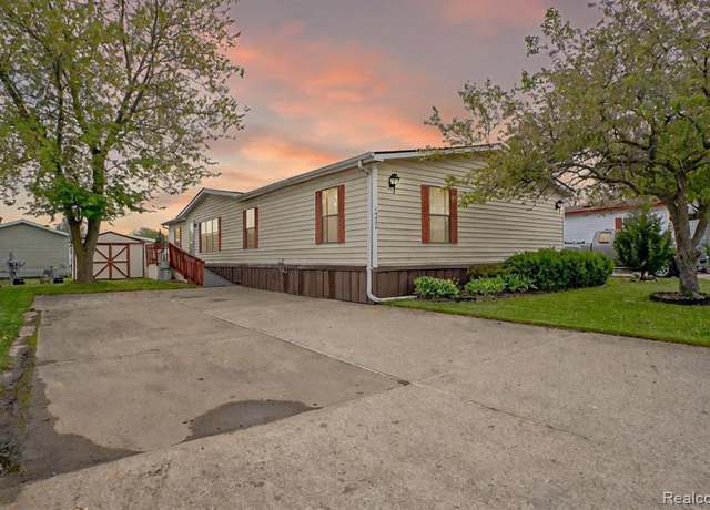 Property at 14424 Grenwich Ct, Shelby Twp, MI 48315, 3 beds, 2 baths