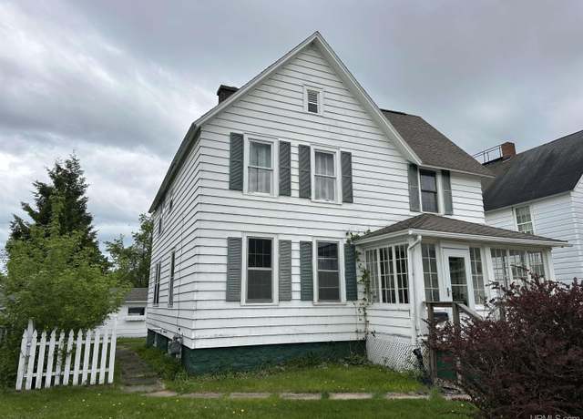 Property at 1217 S Kimberly Ave, Iron Mountain, MI 49801, 3 beds, 1.5 baths