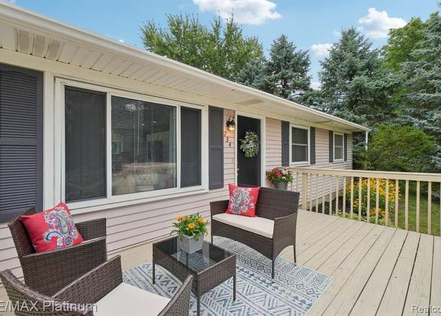 Property at 734 S Walnut St, Howell, MI 48843 2580, 3 beds, 1 bath