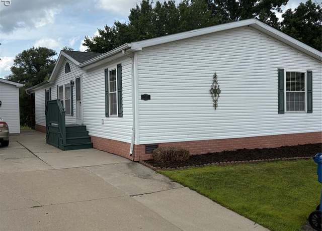 Property at 17 Riverview Dr, Lapeer, MI 48446, 3 beds, 2 baths
