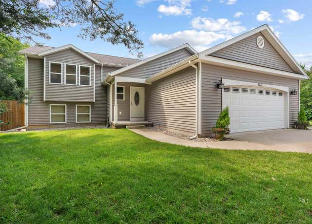 Property at 5221 Barney Rd, Traverse City, MI 49684, 3 beds, 2 baths