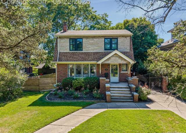 Property at 1447 Balfour St, Grosse Pointe Park, MI 48230 1023, 3 beds, 2.5 baths