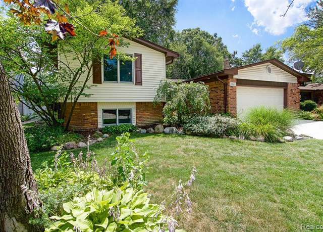 Property at 43069 Devon Ln, Canton, MI 48187 3305, 4 beds, 2.5 baths