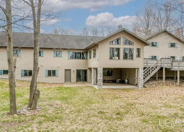 Property at 120 Northview Dr, Iron Mountain, MI 49801, 4 beds, 3 baths