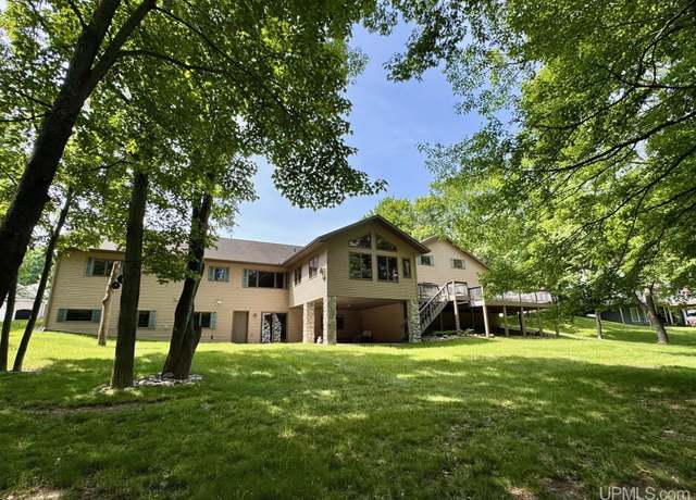Property at 120 Northview Dr, Iron Mountain, MI 49801, 4 beds, 3 baths