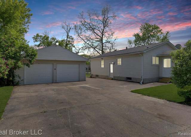Property at 2098 E MCLEAN Ave, Burton, MI 48529 1740, 2 beds, 2 baths