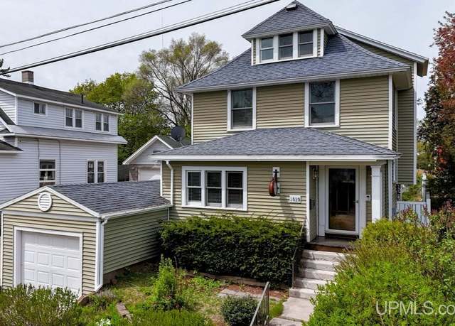 Property at 1029 Second St, Marquette, MI 49855, 4 beds, 3 baths