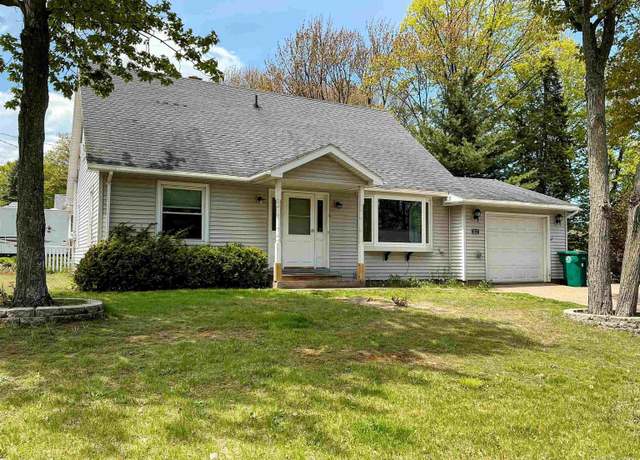 Property at 1317 West Ave, Marquette, MI 49855, 4 beds, 3 baths