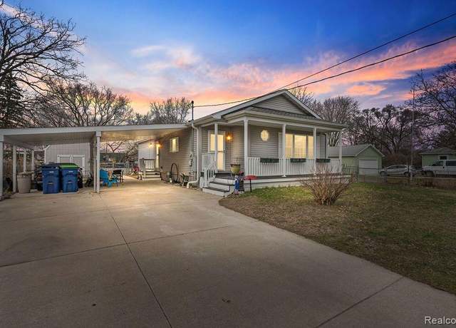 Property at 300 DEENS Ln, Bay City, MI 48706 3593, 3 beds, 2 baths