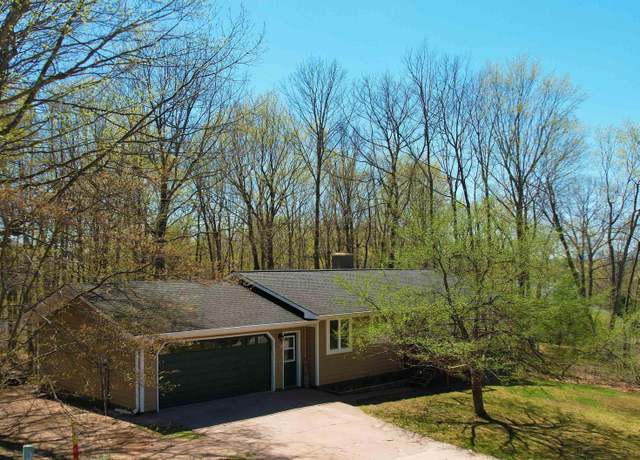 Property at 1012 Crestwood Dr, Hancock, MI 49930, 3 beds, 2 baths