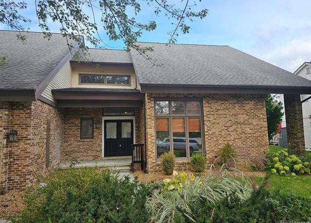 Property at 31280 COUNTRY RIDGE Cir, Farmington Hills, MI 48331 1125, 3 beds, 2.5 baths