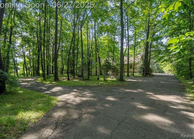 Property at 1500 Rustic Ln, Commerce, MI 48390 2268, 4 beds, 3 baths