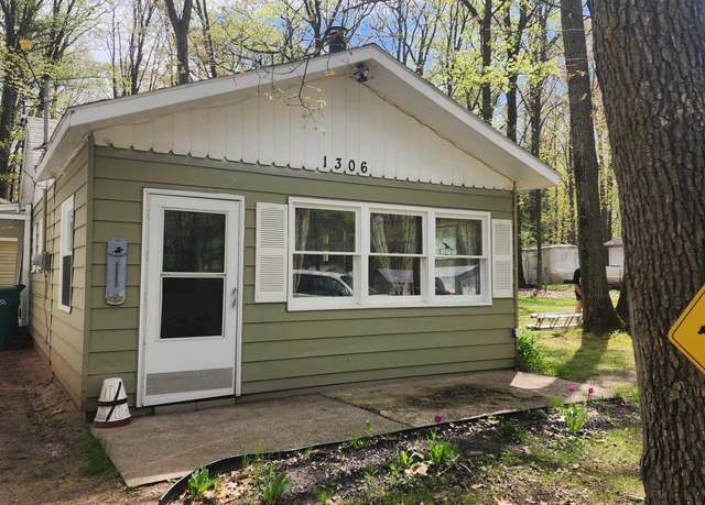 Property at 1306 Russell Dr, Harrison, MI 48625, 1 bed, 1 bath