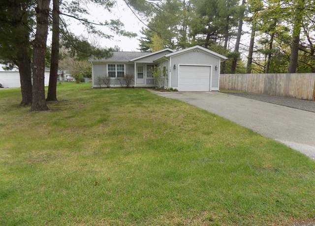 Property at 308 W Fourth St, Gladwin, MI 48624, 2 beds, 1 bath