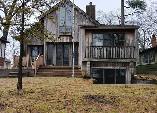 Property at 1957 Watkins Lake Rd, Waterford, MI 48328-1431, 3 beds, 4 baths