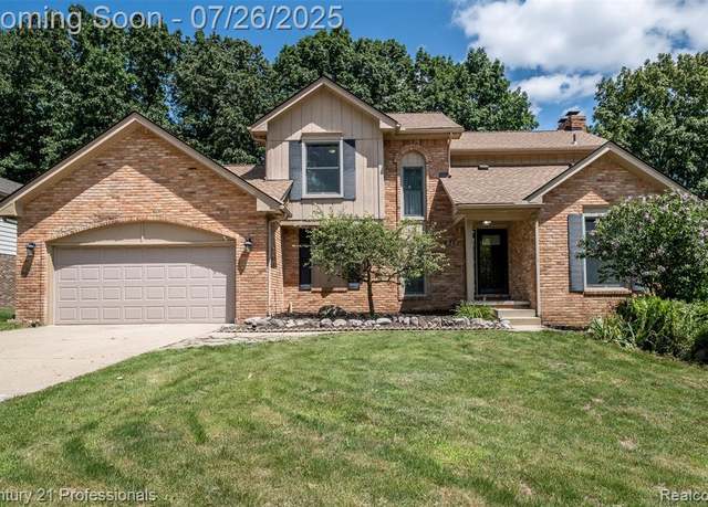 Property at 635 Ten Point Dr, Troy, MI 48309 2550, 3 beds, 3 baths