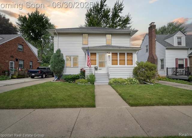 Property at 136 S Highland St, Mount Clemens, MI 48043 2142, 4 beds, 1.5 baths
